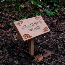 Load image into Gallery viewer, Personalised Engraved Oak Leaf Plaque with Stake