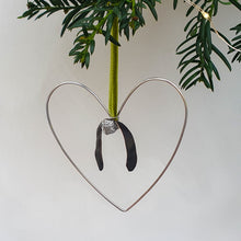Load image into Gallery viewer, Aluminium Mistletoe Heart with Ribbon
