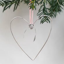 Load image into Gallery viewer, Aluminium Mistletoe Heart with Ribbon
